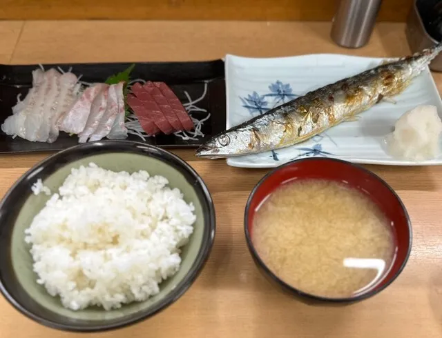 刺盛定食と秋刀魚塩焼き